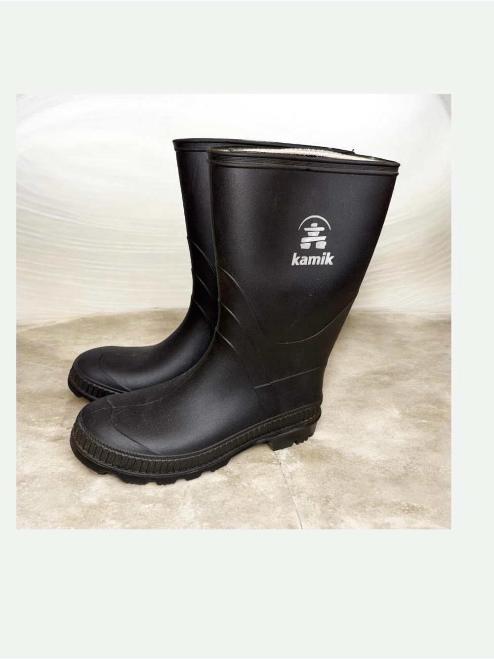 Like new💦 KAMIK BLACK rainboots unisex boys rubber galoshes boots shoes size 4